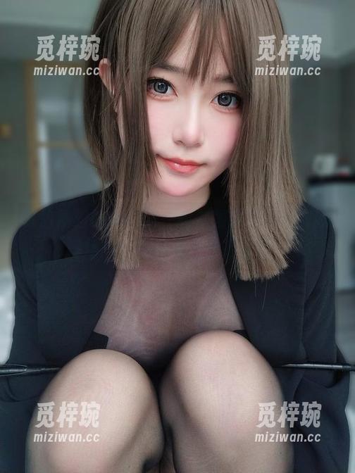 K酱 K酱最近的新图册,瑜伽服穿出不一样的气场——而且我并没有说错!