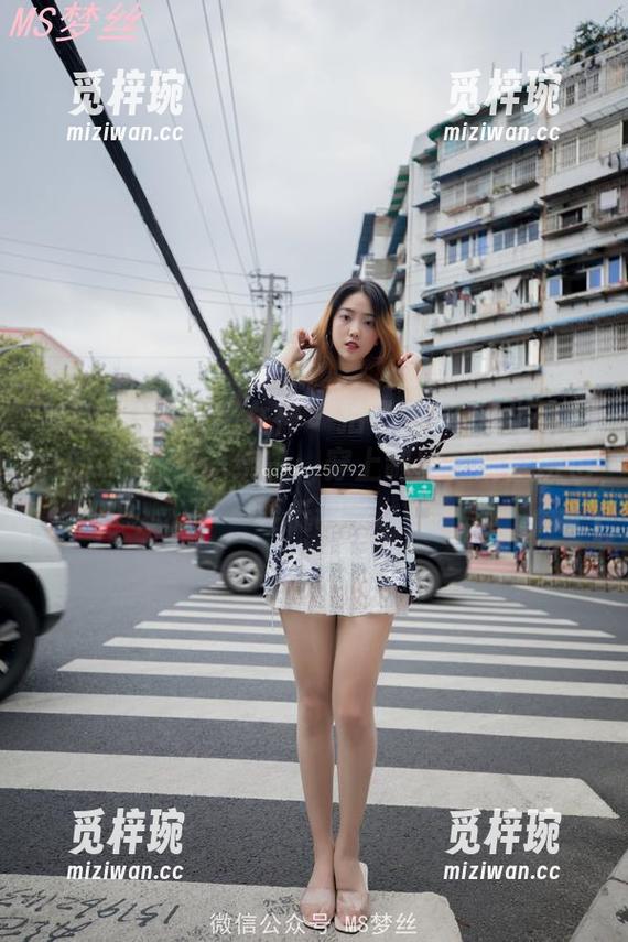 MSLASS梦丝女神-玥玥 MSLASS梦丝女神 - 拍了张JK小女神写真的玥玥,评语统一:穿上制服,隔壁班也要低调。