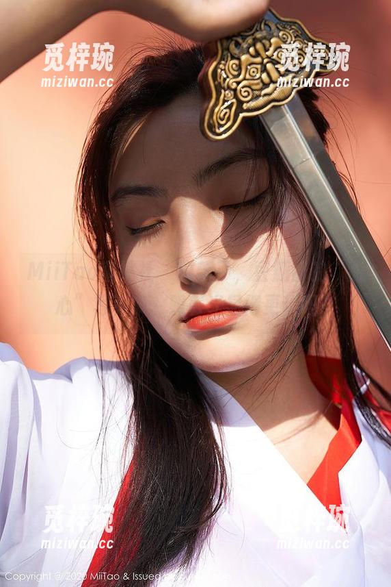MiiTao蜜桃社-豆瓣酱 MiiTao蜜桃社 - 更新了,豆瓣酱的“甜心”写真集,照着光显得更甜吗?