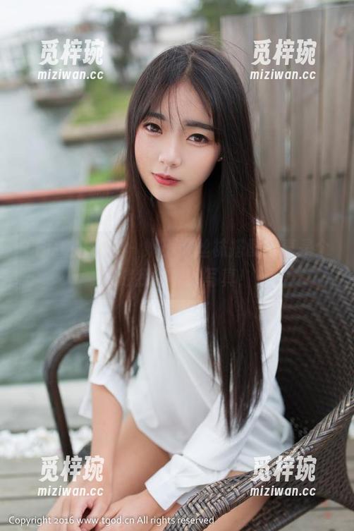 TGOD推女神-妮小妖 TGOD推女神 - 妮小妖丝袜搭配,真是个挑战我审美的写真!