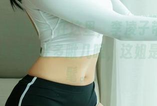 UGirls尤果网 – 在这里，李凌子带来的美图，让人忍不住多瞅几眼，这姐是真的时髦。