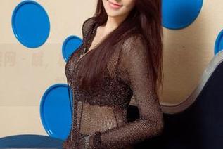 UGirls尤果网 – 哦，松果儿的圣诞私拍图集：到底有多少图是松果儿家狗狗的呢？