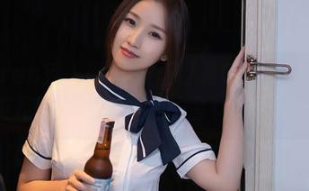 Xiuren秀人网 – 一直盯着Carol周妍希的美足高清壁纸，真的会让人分心吗？