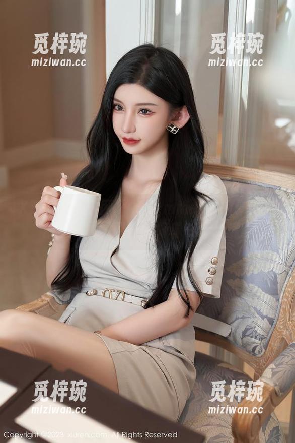 Xiuren秀人网-summer宝宝 Xiuren秀人网 - 把summer宝宝带到办公室,原图和壁纸好像在玩捉迷藏