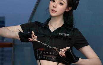 Xiuren秀人网 – 这些美足真是竖起大拇指！唐翩翩东京精选的作品让我们脚下生风！