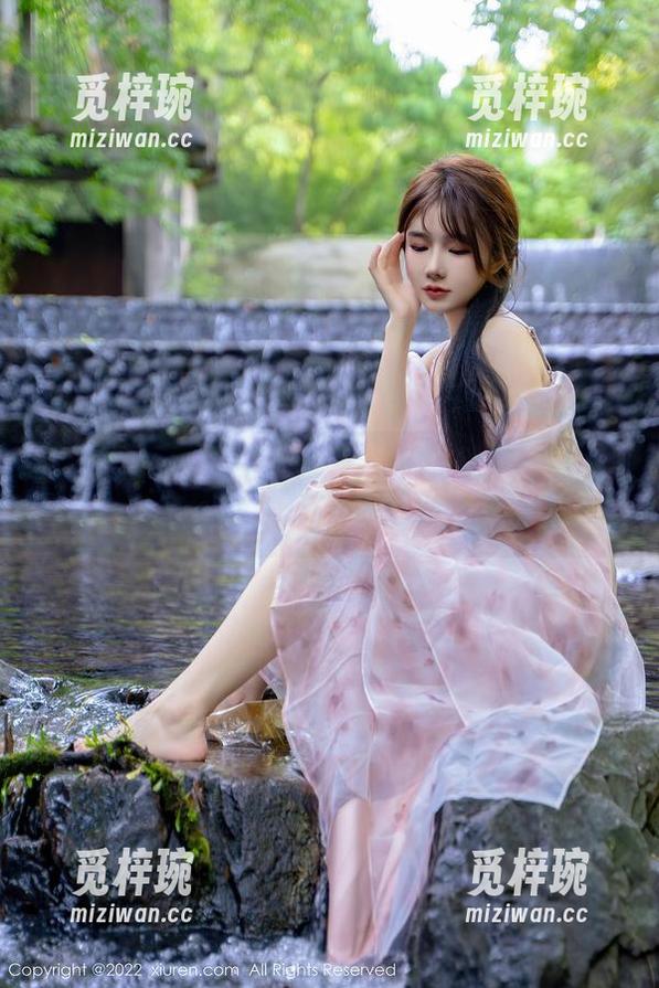 Xiuren秀人网-林乐一 Xiuren秀人网 - 林乐一拍下的豹纹写真集,高清得让人情不自禁地想摸一把。