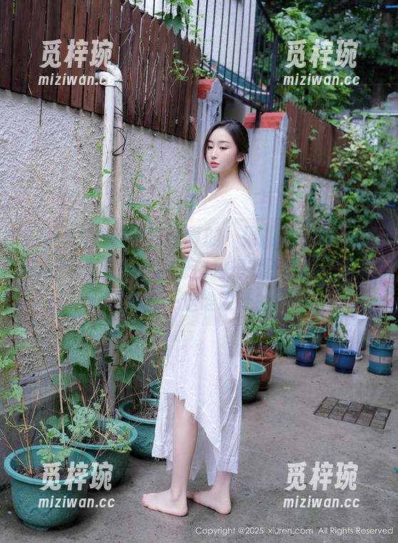 Xiuren秀人网-果儿victoria Xiuren秀人网 - 说真的,果儿victoria的白丝写真图册,我现在只想赞不绝口,结果又想问…这谁设计的?