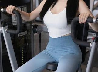 Xiuren秀人网 – 双马尾与风景尤美的完美搭配：发际线从未如此高！快来下载你的新酷炫造型！
