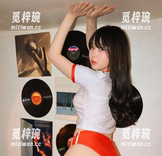 想知道圣诞节的魔力吗？翻翻Zia(지아)的套图，也许能找到答案。