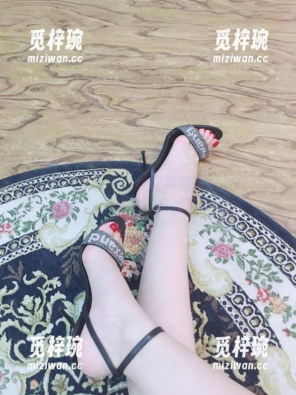 丝月神 微密圈 - 这是关于丝月神的裸足原图,瞧瞧这些小细节,果然不平凡。