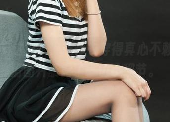 丽柜 – 这兔子，连体衣穿得真心不赖，高清图片暴露了一切小细节。