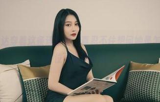 丽柜 – 看琳达穿着这条连衣裙，真忍不住想问她是怎么做到的…各位可以联系她。