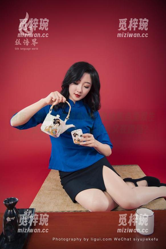 丽柜-蕊蕊 丽柜 - 蕊蕊的亮眼私拍:视线焦点是双生花,圣诞夜的花开,是不是又在撒糖?
