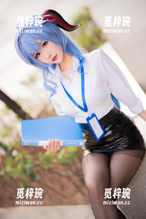 仙女月 原图里的白衬衫也太乏味,怎么仙女月能玩得这么溜?