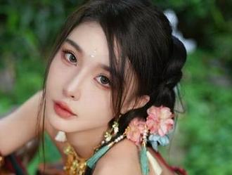 谁说诱惑只是表象？余多多Dudu的图集里，紫皇女可是超级无敌的存在，下载试试！
