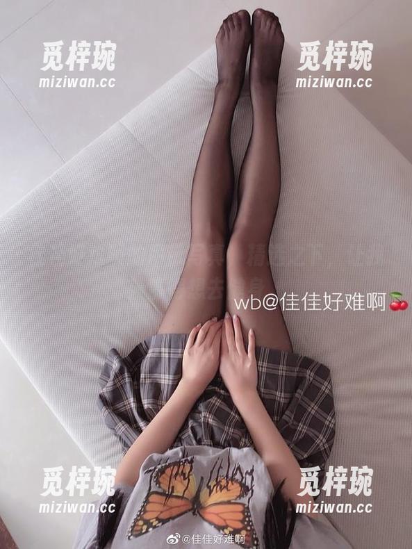 佳佳好难啊 佳佳好难啊的吊带写真,精选之下,让我羡慕得想去健身。