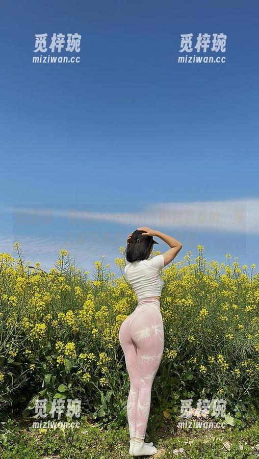 俏妞qiaoniuTT 微密圈 - 俏妞qiaoniuTT的独家私拍:穿上吊带丝袜的异次元旅行