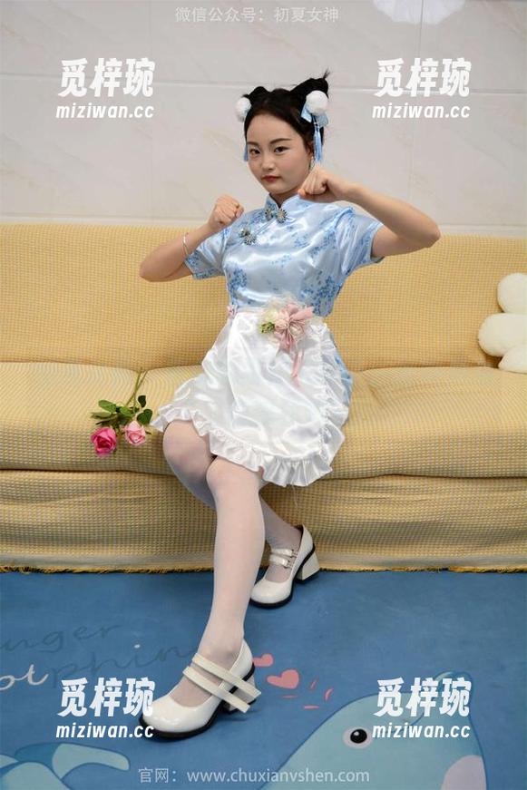 初夏女神-依依 初夏女神 - 依依的厨娘大变身:做饭是为了显摆福利吧?