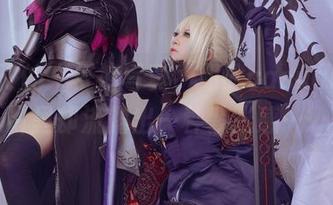 半半子的牛仔裤写真，如此casual，图片里却流露出一种紧张感……