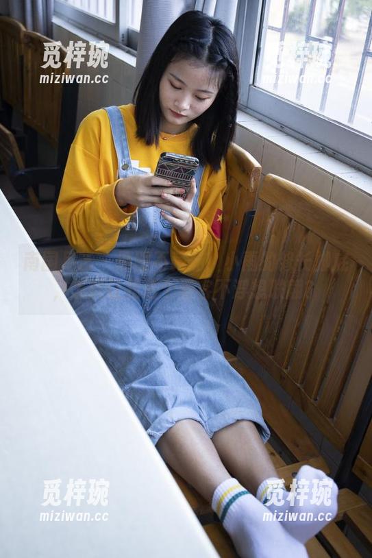 南国足艺-小雨 南国足艺 - 原图不藏私!小雨的修长脚底,怎能让我这个看客不浮想联翩?