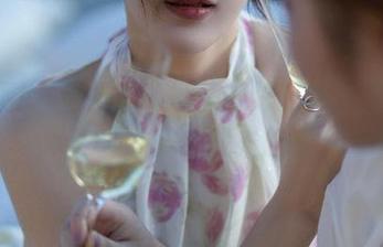 微密圈 – 周妍希的吊带，总是让人想直接去翻箱倒柜找衣服穿
