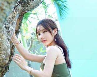 嗲囡囡 – BABY_柒的美脚，定义了什么叫“脚下留情”—图片一秒钟拐到你心里去了。