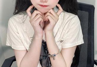 定制一份属于大肉丸Amiee的少女写真，结果把她从二次元拉回了三次元！
