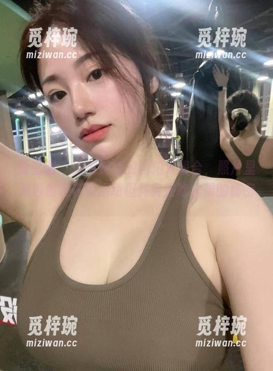 奶宝妹纸 微密圈 - 奶宝妹纸的自拍大集合,照片里藏着假装在做运动但其实在吃水果的秘密。