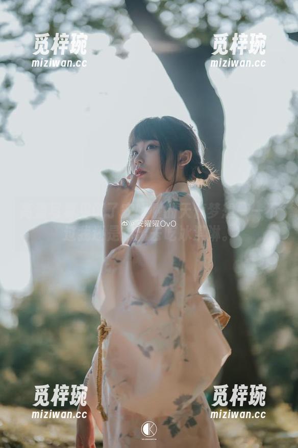 安曜曜 高清写真见证了安曜曜的天使梦想——不过我还是想出去吃冰淇淋。