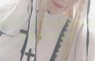 你看这组写真，小容仔咕咕咕w的每一秒都好像在讲秘密
