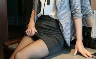 尤果网 – 唐溪若的油亮，免费套图里渗透的“油滑”。