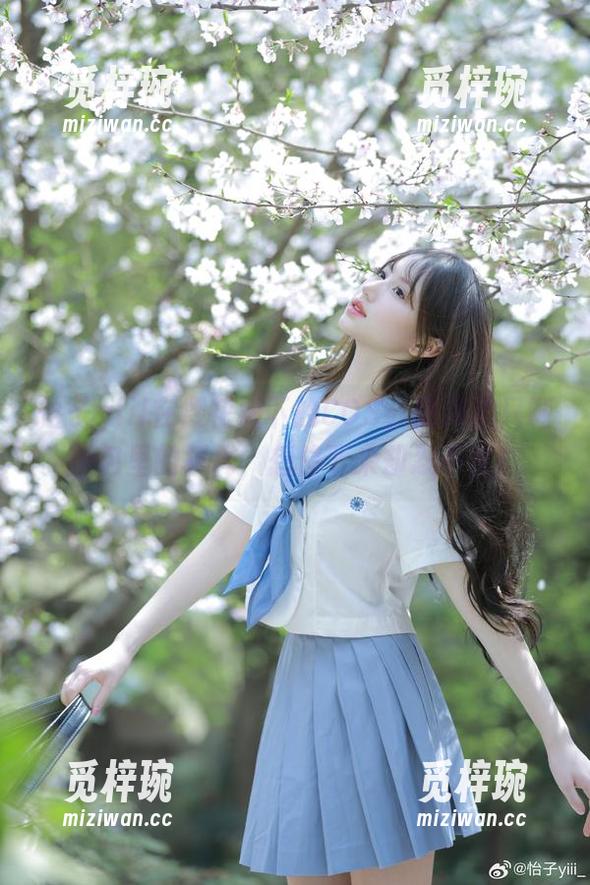 怡子yiii 怡子yiii在樱花树下的COS,脑海里只剩图包里的模样,想停下来却忍不住!