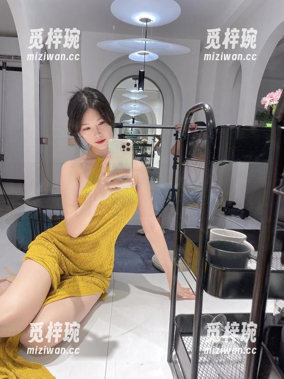 抖娘利世 抖娘利世发新年祝福,那我的图包可是得好好搭配了!