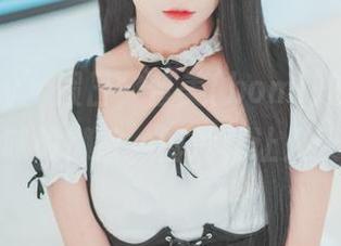 ‘Loozy’假日，普美(bomi)的写真就像猫咪般懒散，图片真让人羡慕。