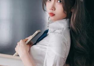 杏仁曲奇的高跟鞋：不按套路出牌的原图与写真