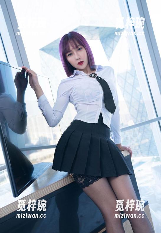 果儿Victoria 微密圈 - 清新绿丝袜在手,果儿Victoria最新写真带你“腿”上远行!