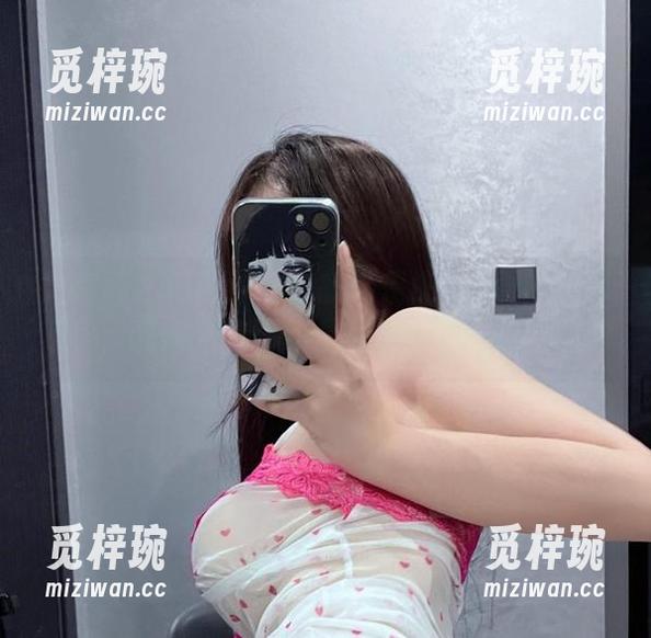 桃沢樱呀 微密圈 - 吊带的全套就该是桃沢樱呀的标配,试问还有比这个更撩的穿法吗?