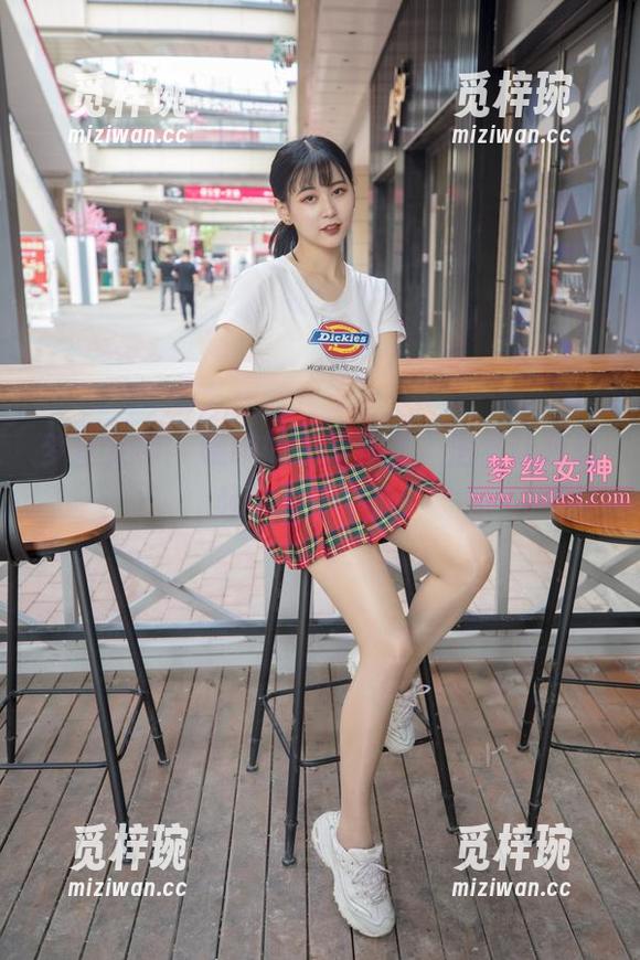 梦丝女神-晓晓 梦丝女神 - 晓晓的灰丝作品,居然让我想起了那个午后!