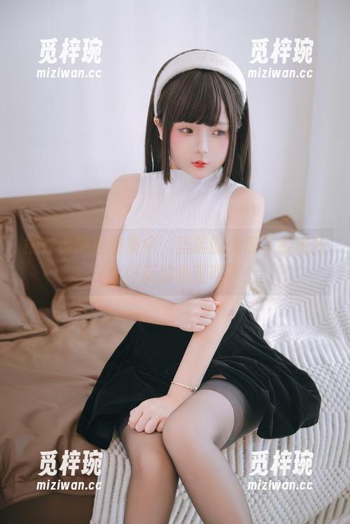 樱井小莜 樱井小莜在图集中,圣洁的外表下藏着什么好玩的秘密呢?