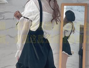 不得不说，泥泥汝和短裙这对组合让人想下载，难道这就是短裙的魔力？