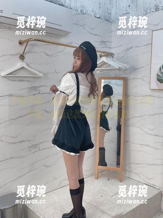 泥泥汝 不得不说,泥泥汝和短裙这对组合让人想下载,难道这就是短裙的魔力?