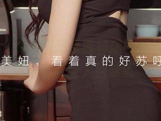 爱尤物 – 最新图册里陆梓琪的灰丝，这个风格有点让人回味呢。