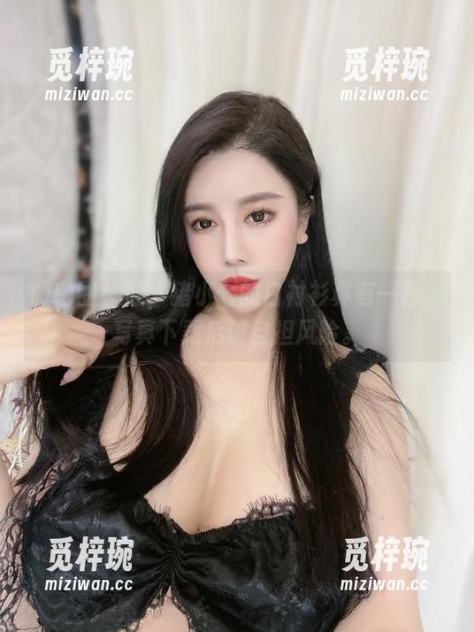 猪小七 微密圈 - 哇,猪小七的白衬衫真有一套,写真下载后请自担风险。