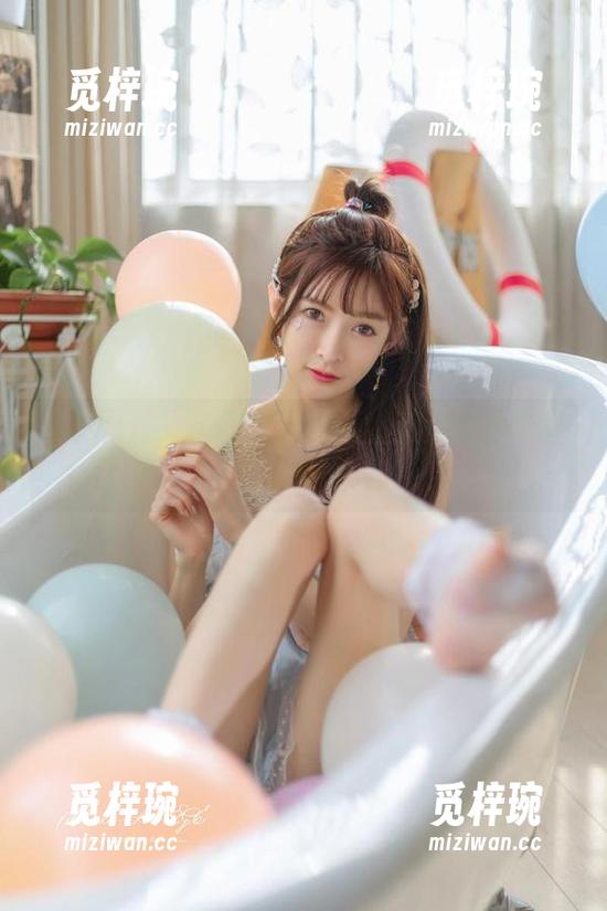 王羽杉 王羽杉在这套图里把蕾丝比基尼穿出了新境界