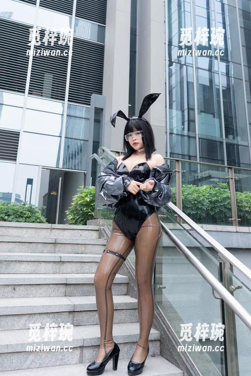 白烨烨 本来以为礼服全套只适合酒会,没想到看到白烨烨的图集后,想用她的风格上街!