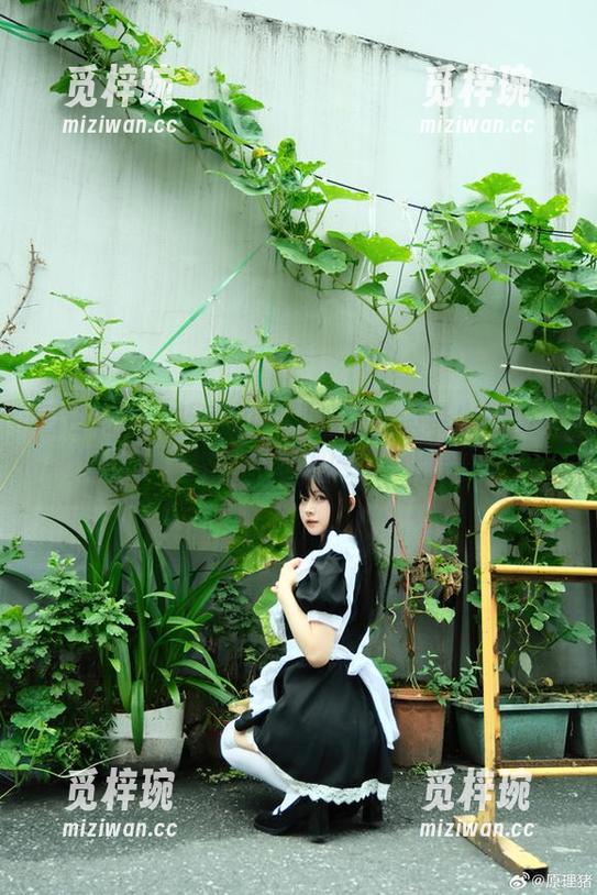 白莉爱吃巧克力 看白莉爱吃巧克力如何把女王演绎出一场视觉盛筵,要合集就上网盘,别羡慕。