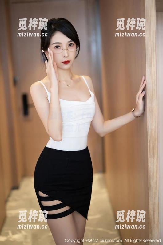 秀人网-FoxYini孟狐狸 秀人网 - 女孩合集:FoxYini孟狐狸的坏玩意儿与偶然