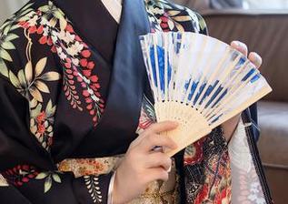 秀人网 – 在网盘里翻看九千柒柒的作品，制服妹子让人眼前一亮！