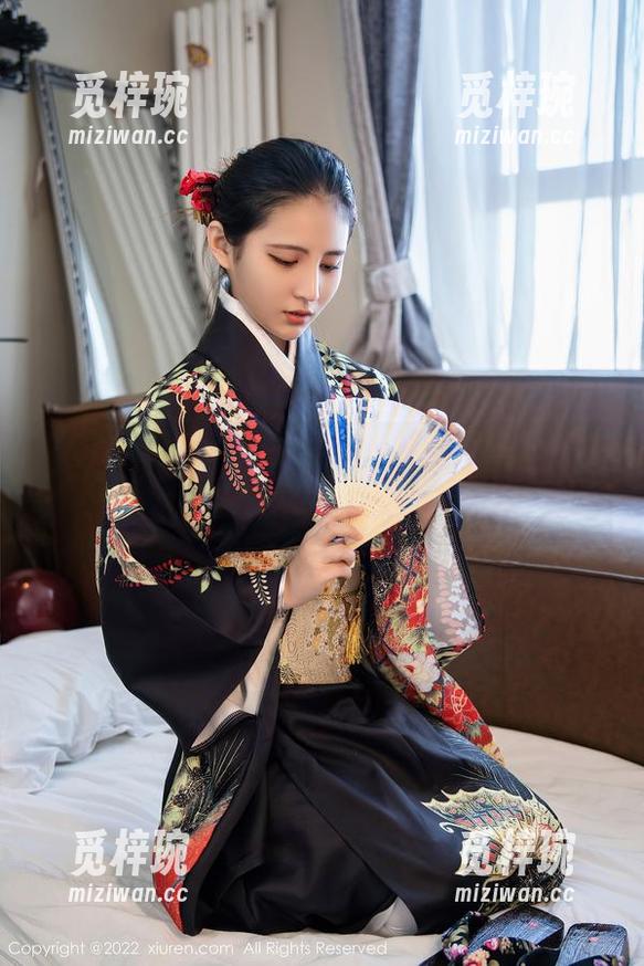 秀人网 - 在网盘里翻看九千柒柒的作品，制服妹子让人眼前一亮！