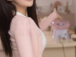 秀人网 – 白裙写真系列：余心曼教你如何把“闪光”拍成日常。